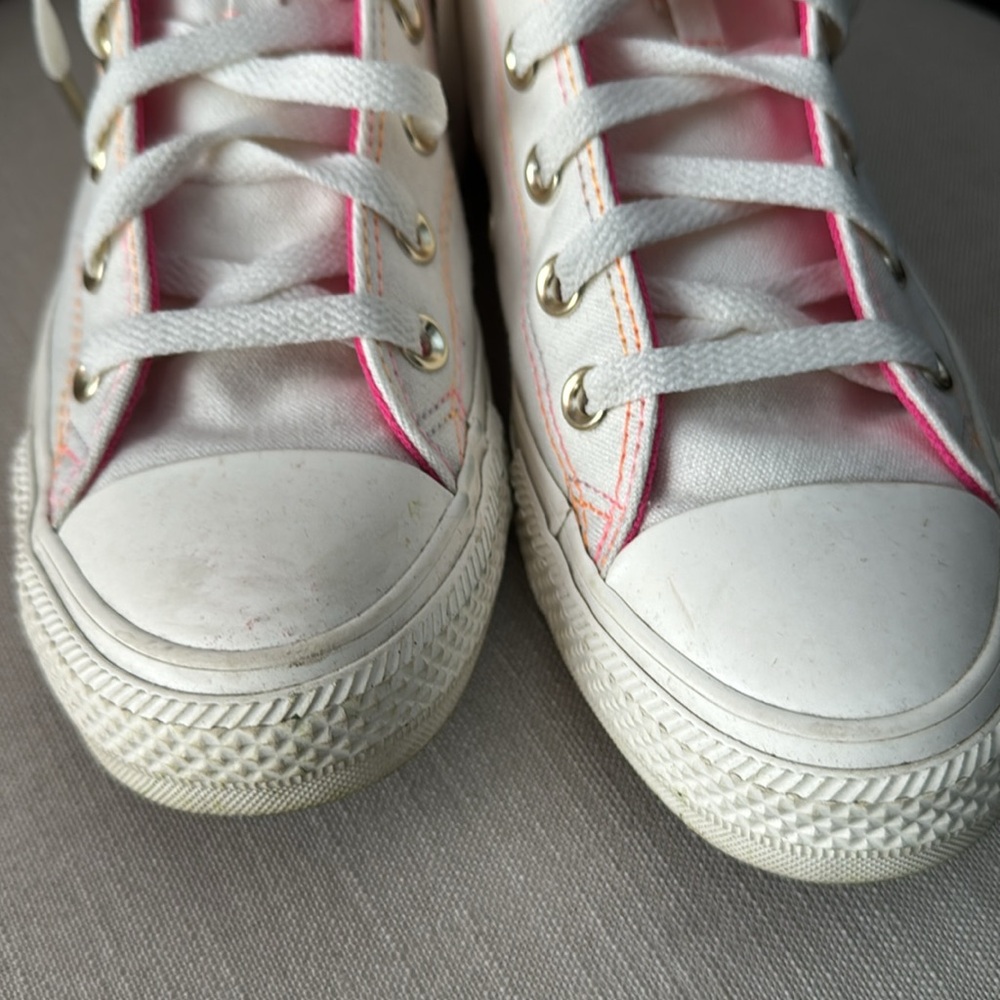 Women’s Converse - Picture 4 of 8